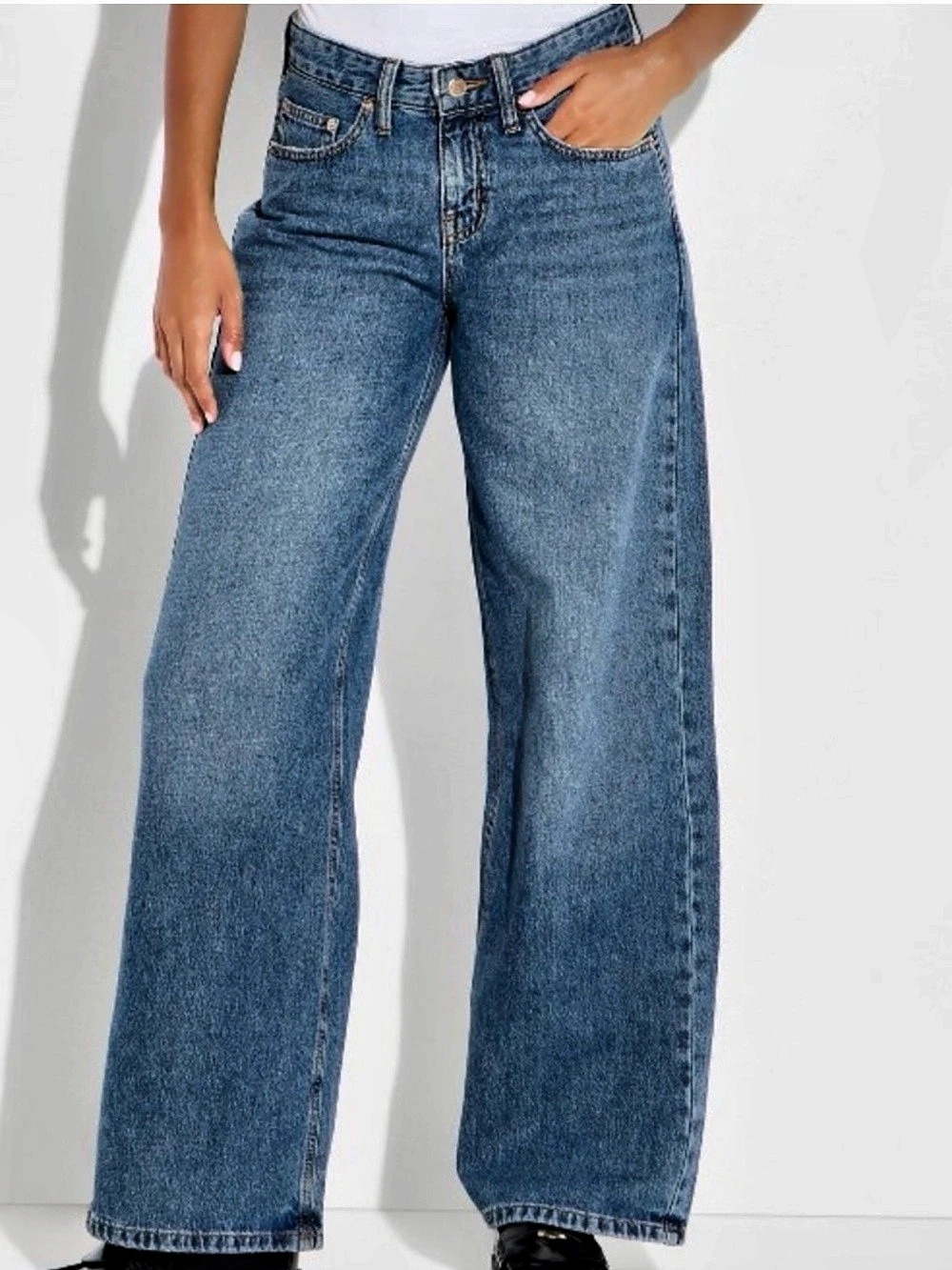 Wild Fable Low-Rise Baggy Jean Wide Leg Blue Size 4 (R) Like New